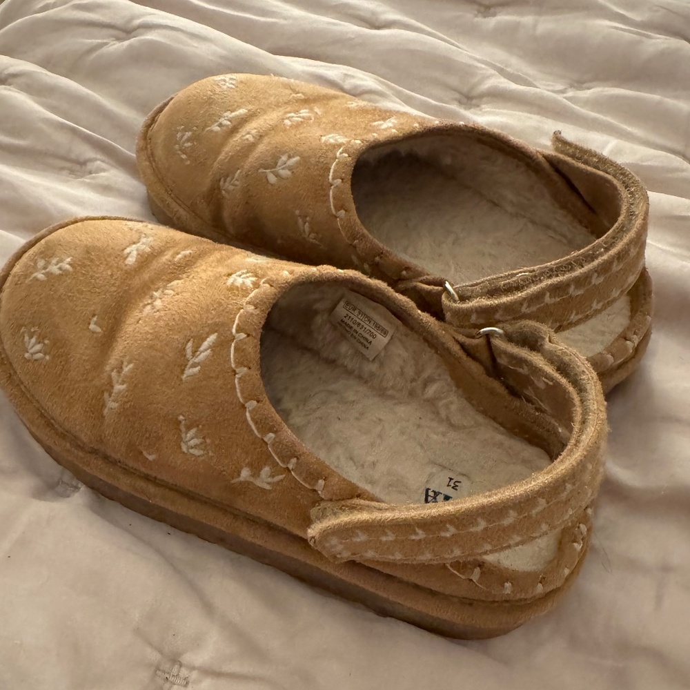 Girls slip on clogs - size 31